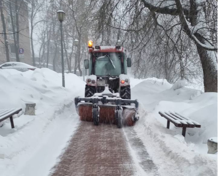 Все дорожные и коммунальные службы Чехова вывели на уборку снега