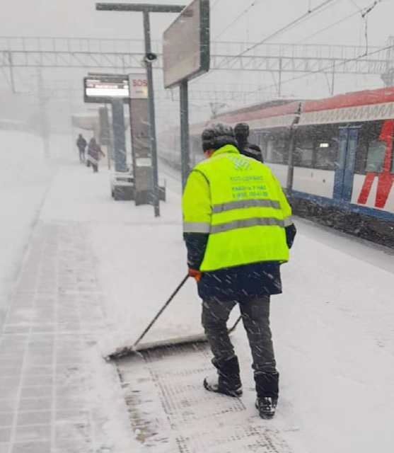 Московская железная дорога опровергла сообщения о поезде, застрявшем в снегу, на станции Кусково МЦД-4