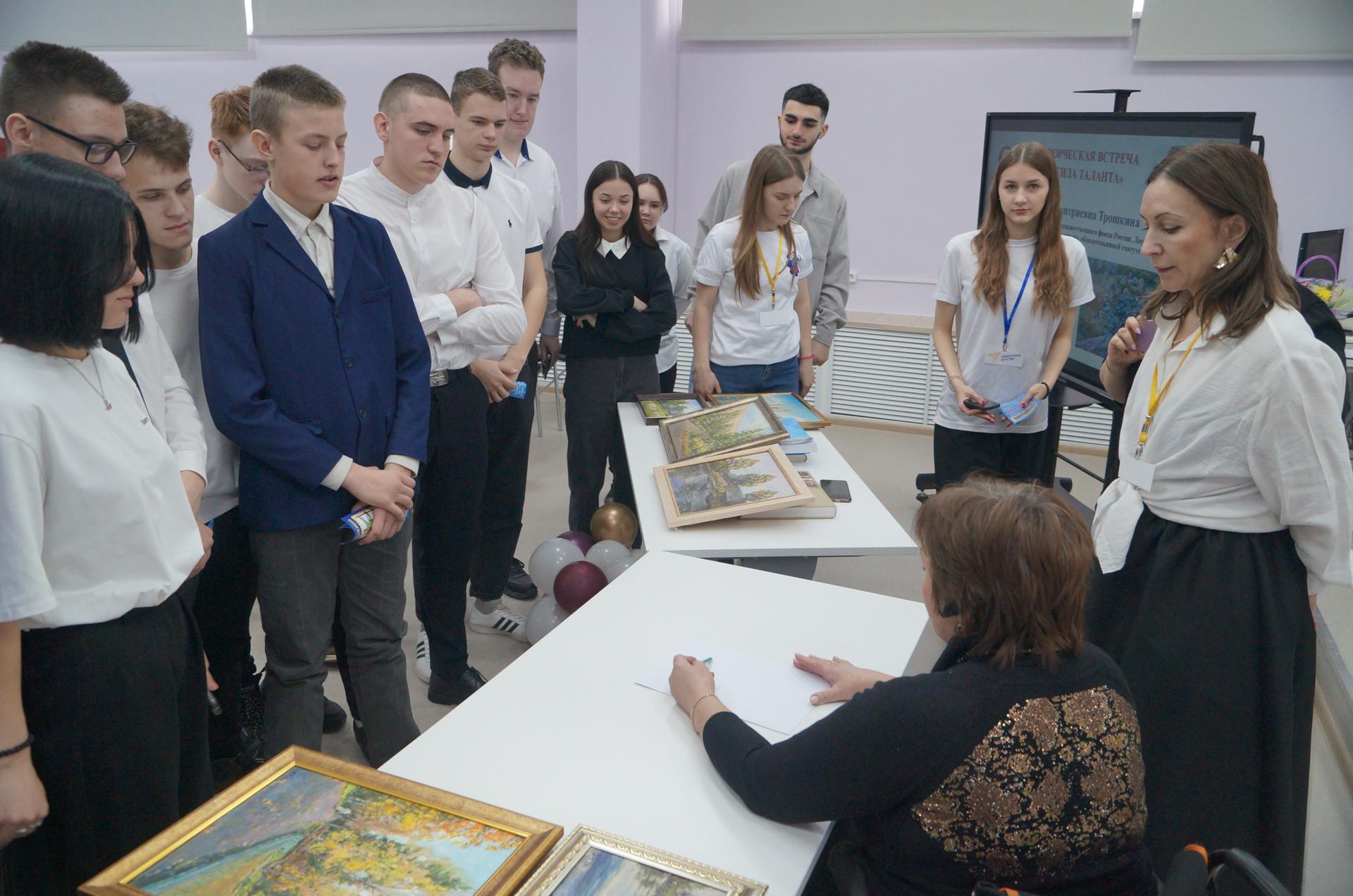 Известная художница рассказала студентам Павлово-Посадского городского округа, как правильно выбрать профессию