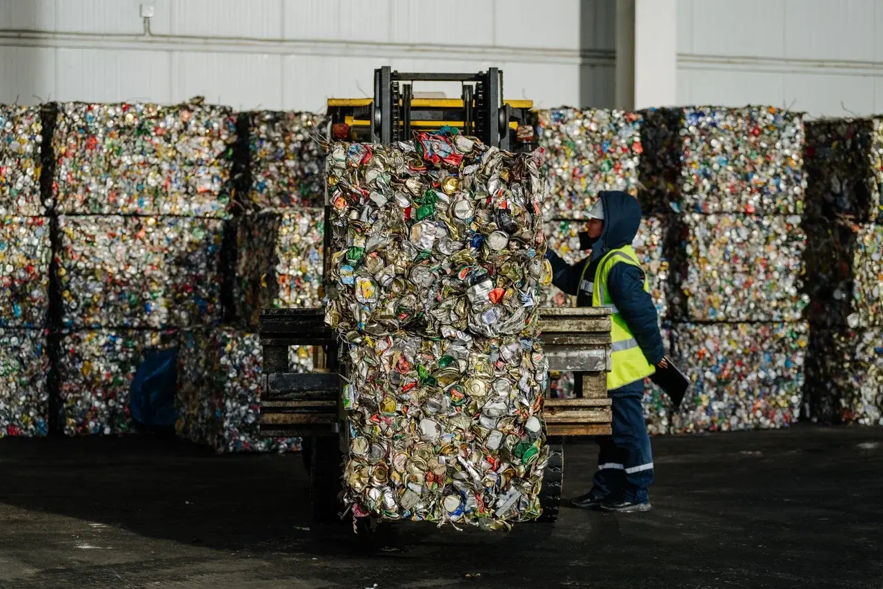 Переработка вторсырья схема. Сколько часов в день должен работать человек. Схема способа переработки и утилизации отходов. Переработка в неделю. Перечислите методы утилизации отходов.