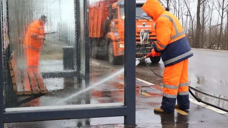 Дорожники привели в порядок остановки в округах Московской области