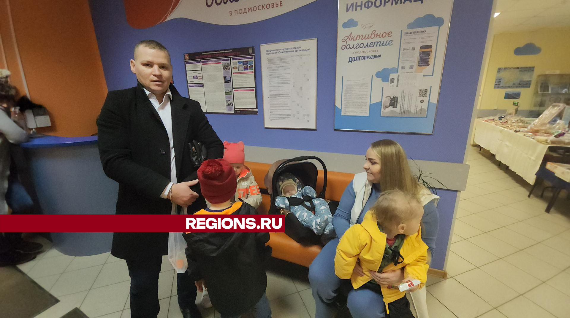 «На выборы – всей семьей»: многодетный отец Николай Гаврилов пришел на голосование вместе с женой и детьми
