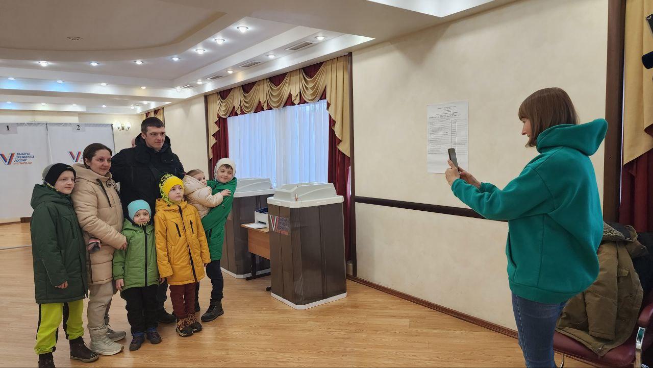 «Семья года» из Люберец проголосовали на выборах Президента РФ