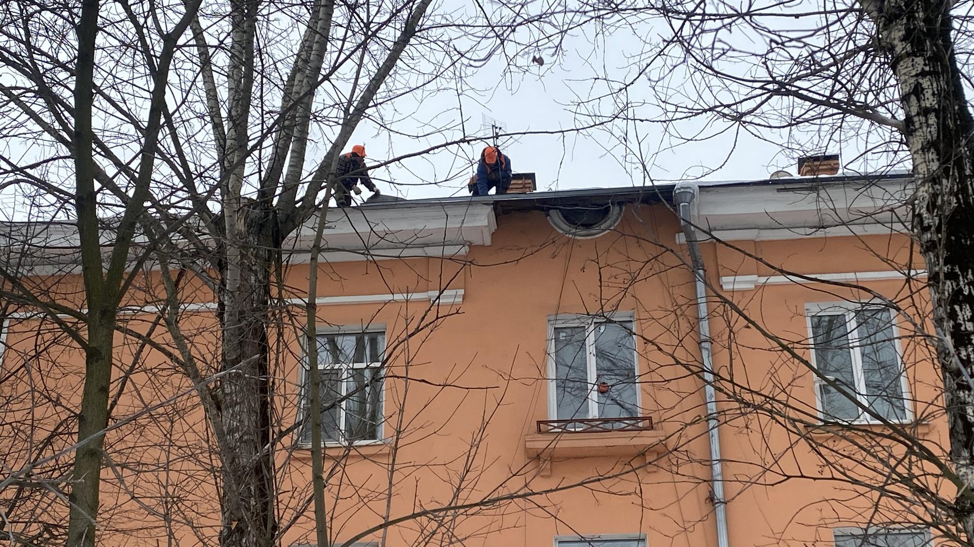 В многоквартирном доме на улице Булатниковской в Видном начали замену кровли