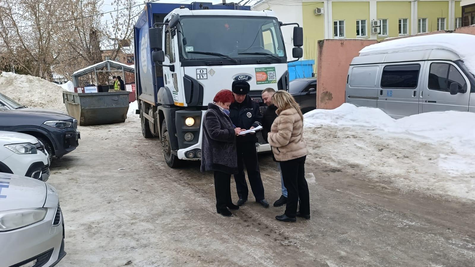 Мусоровозы в Ногинске смогут лучше маневрировать благодаря сферическим  зеркалам | REGIONS.RU / Ногинск