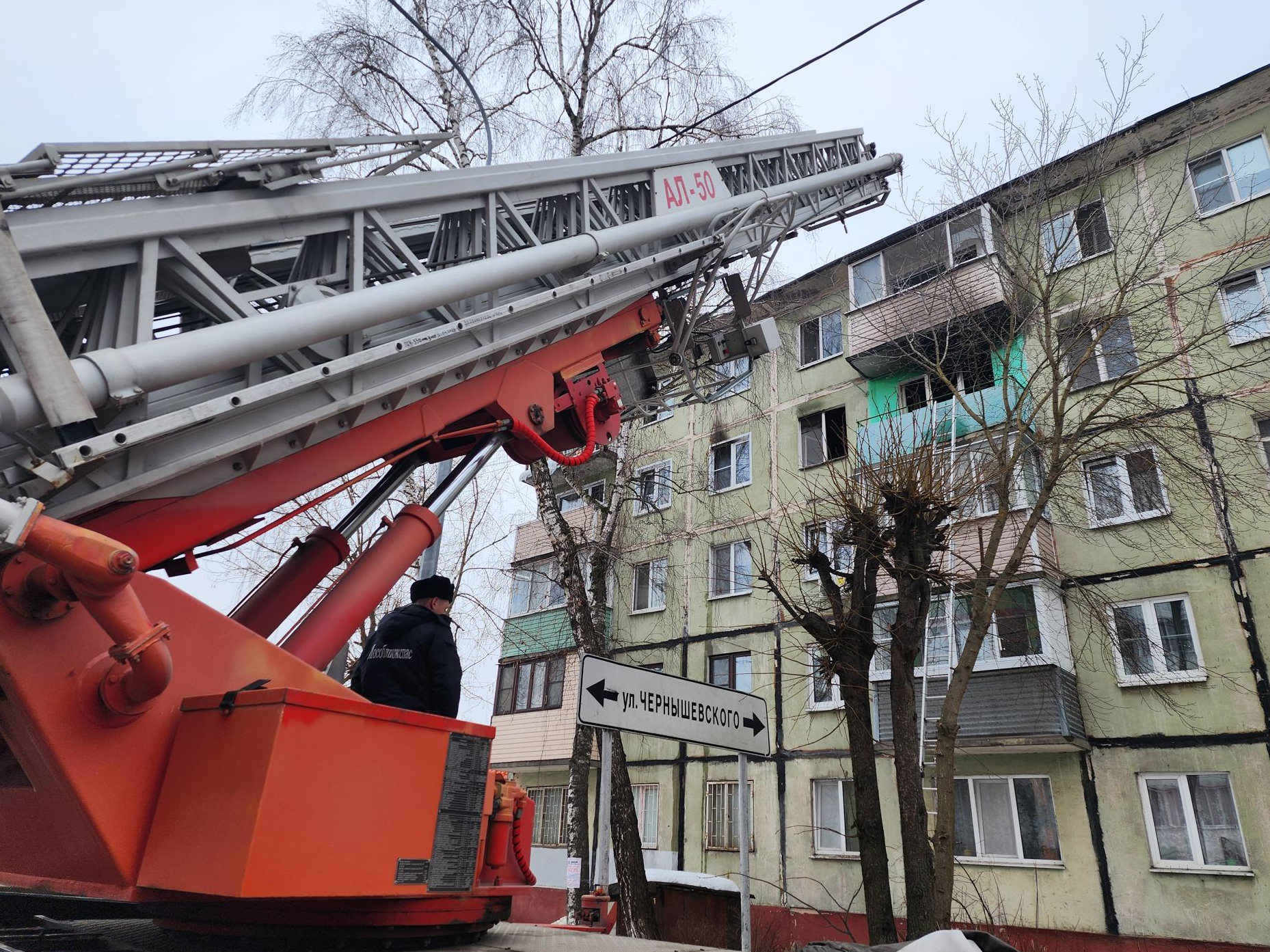 В пострадавший подъезд дома на улице Чернышевского возобновили подачу тепла и водоснабжения