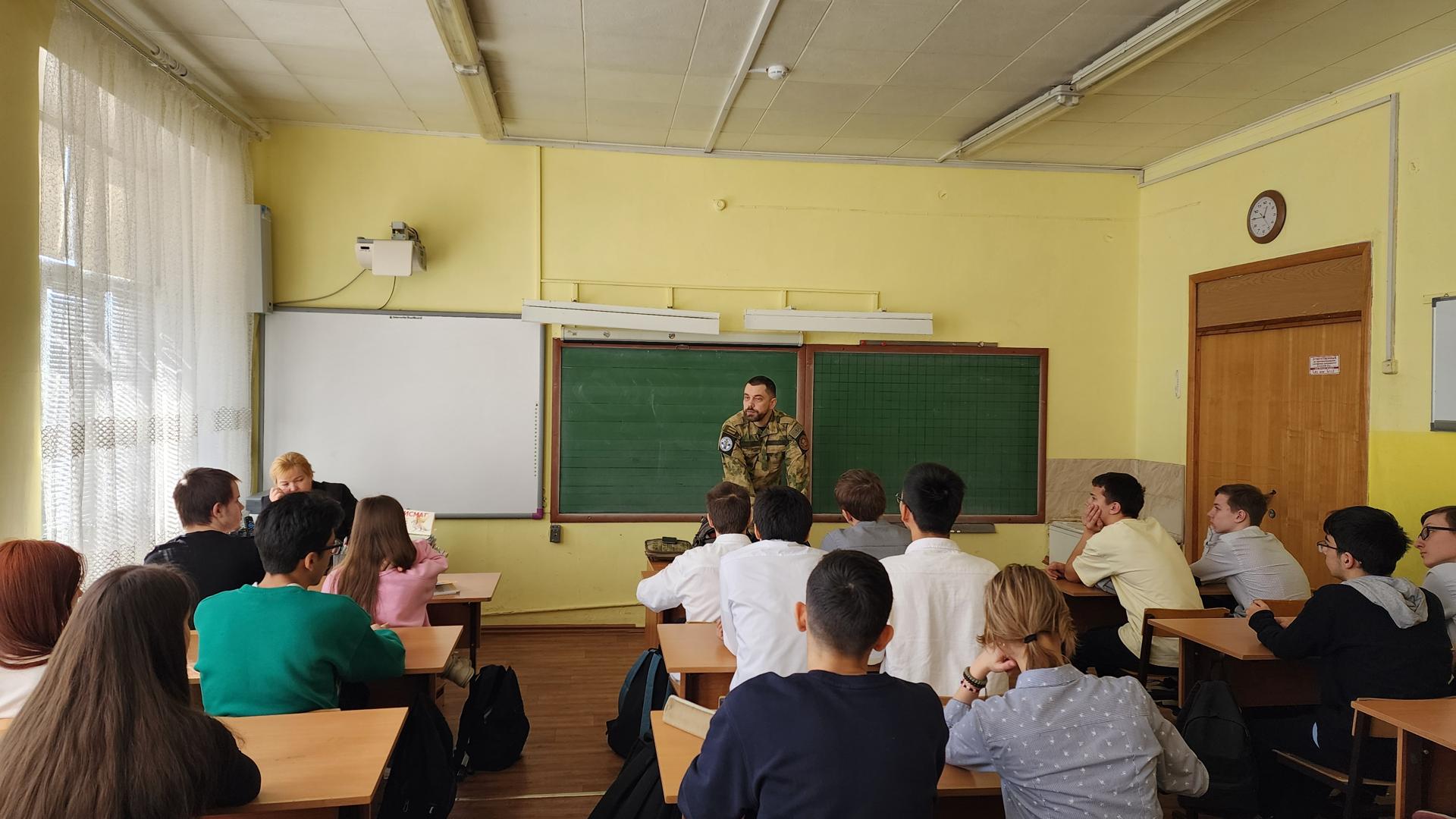 В Котельниках в школе №2 в рамках «Недели добрых дел» прошел урок тактической медицины