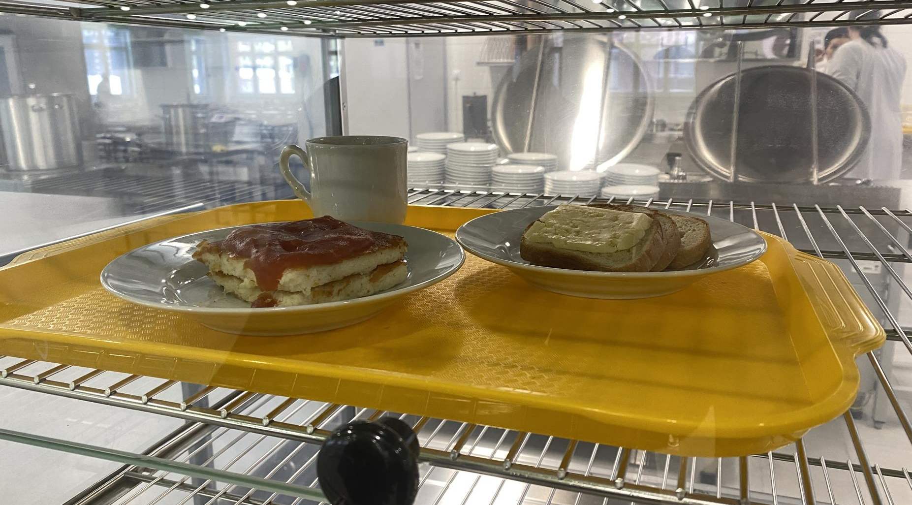 Родители школьников могут попробовать разные блюда в столовой образовательного центра «Успех» в Видном