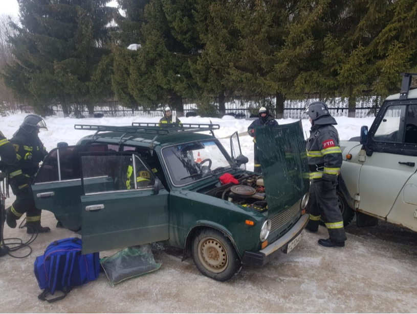 Что делать при пожаре в автомобиле, рассказали зарайцам