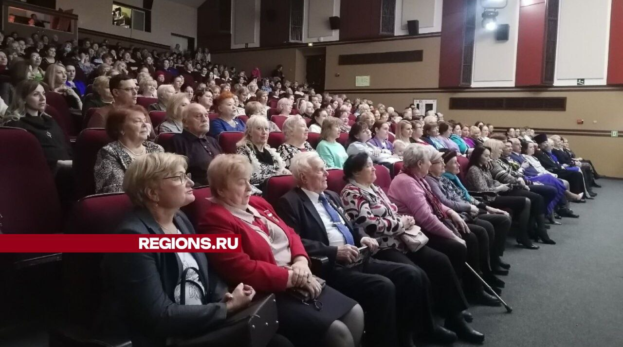 В ДК «Чайка» состоялся праздничный концерт к Международному женскому Дню |  REGIONS.RU / Лобня