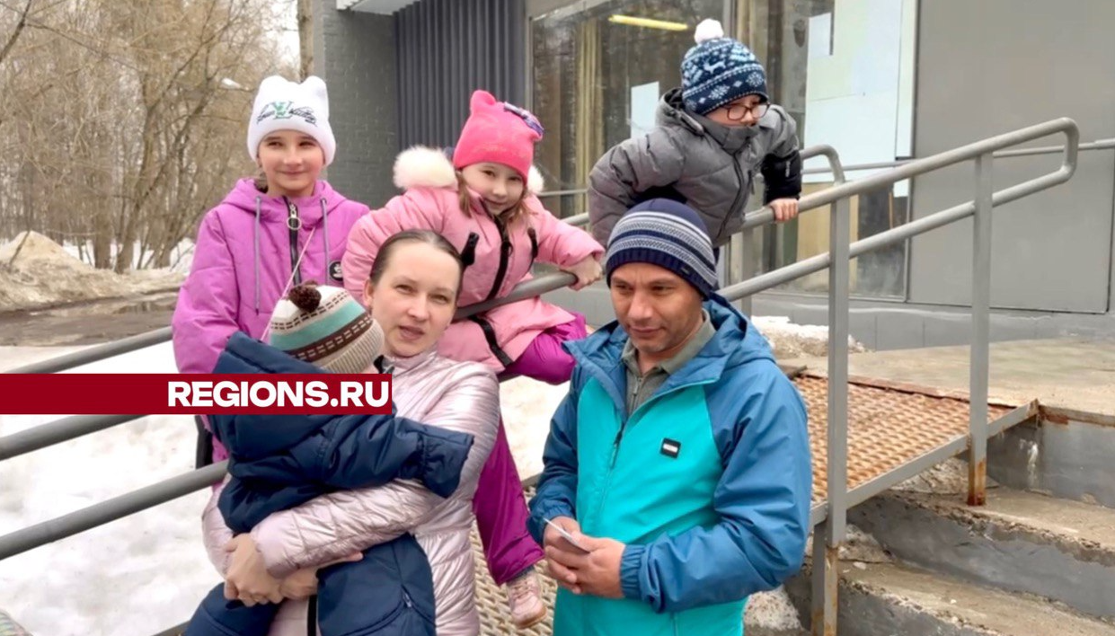Многодетная семья из Нового Милета в полном составе пришла  на выборы президента