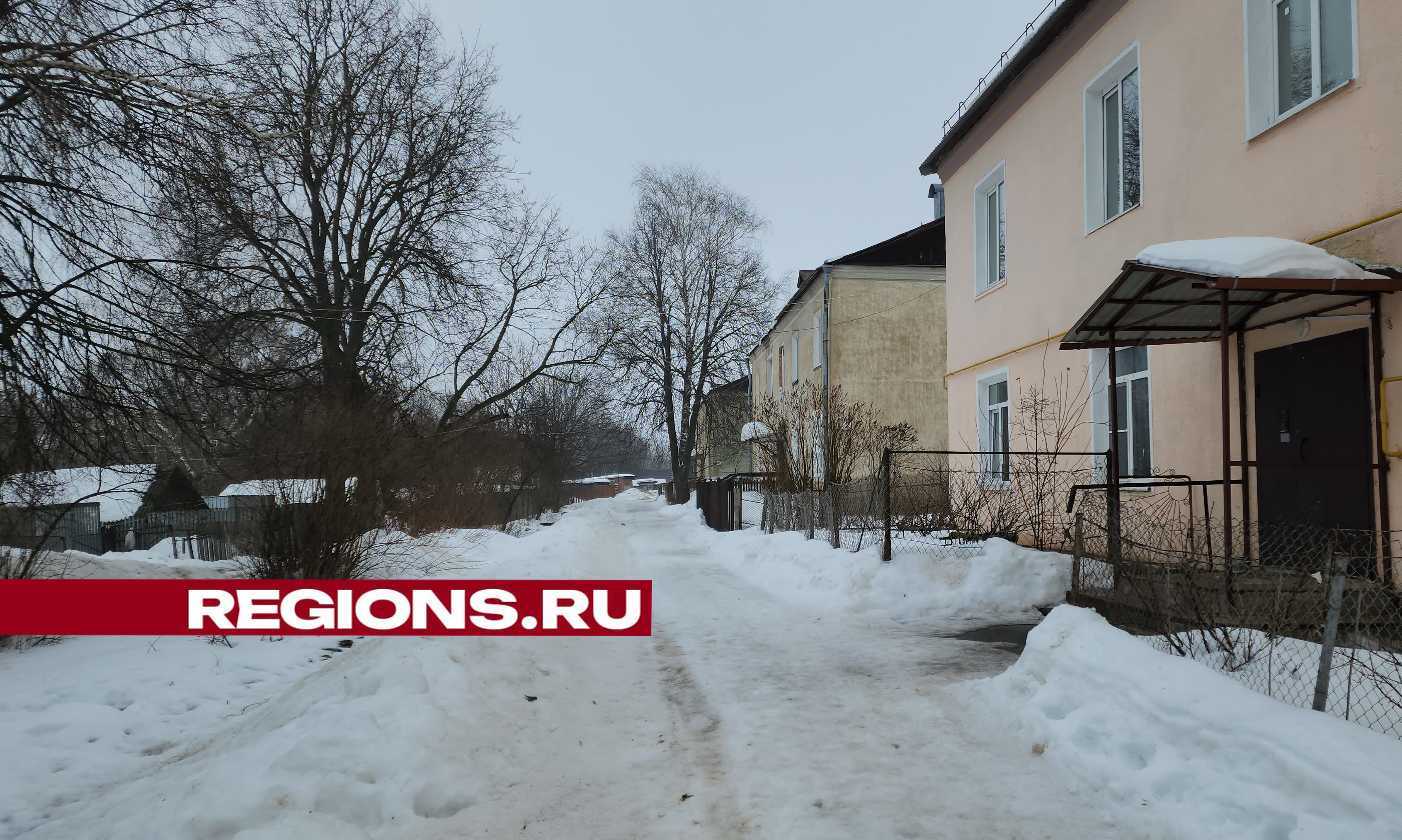 В Волоколамске по просьбам жителей дворы домов на улице Текстильщиков расчистят от поросли