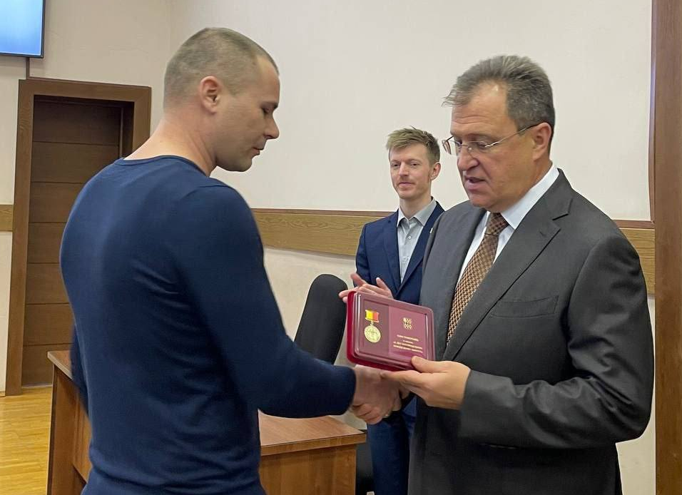 Нашли и наградили: спасший жизнь женщине богородец хотел остаться неузнанным
