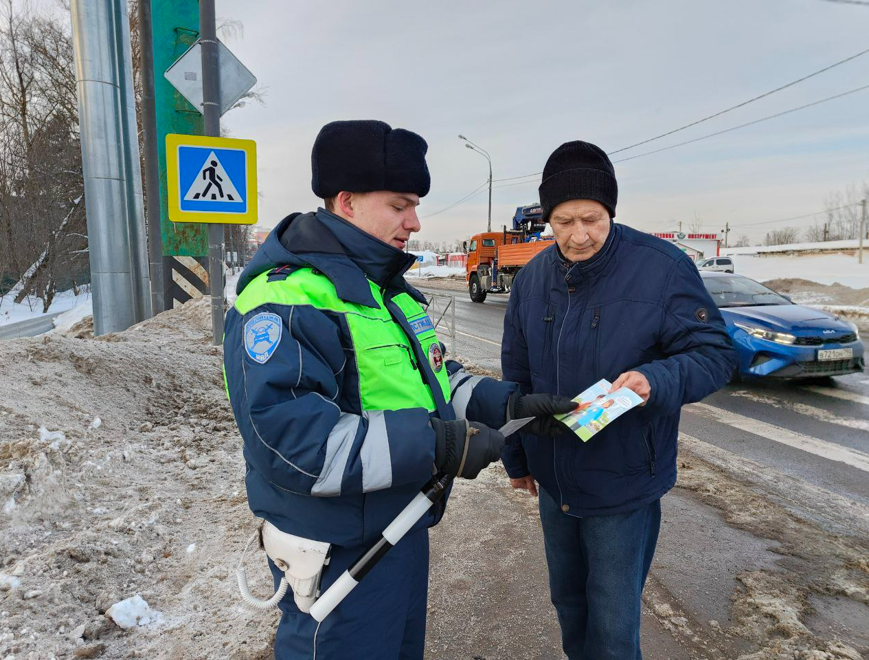 Безопасность пешеходов на дорогах Рузы проверили автоинспекторы округа