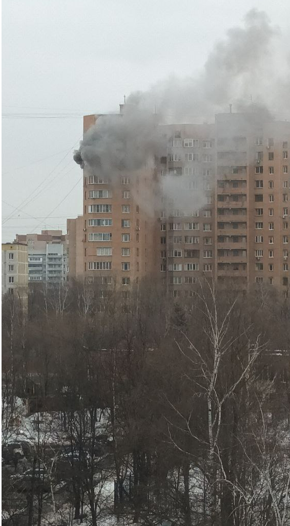 Сильный пожар вспыхнул в многоэтажке в Одинцове, 20 человек эвакуированы
