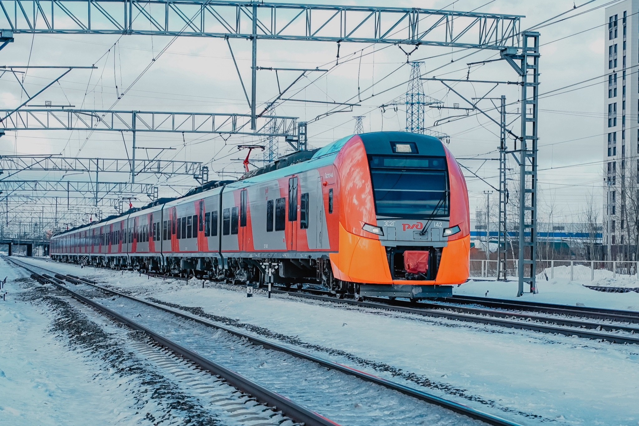 Электрички химки тверь на завтра. Ласточка Москва Тверь. Ласточка Москва Конаково. Поезд в март. Электричка 6353.