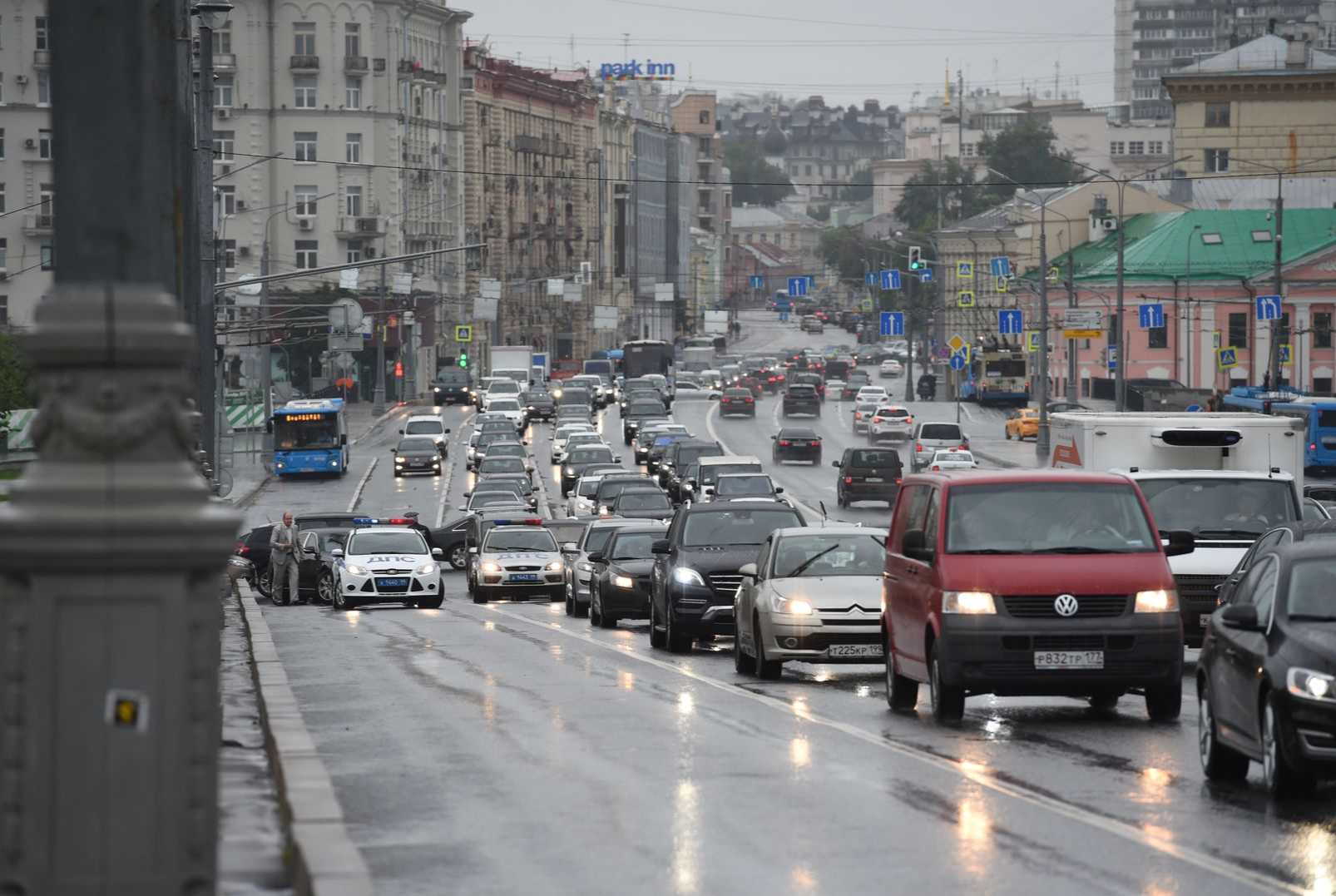 Девятибалльные пробки парализовали улицы соседней Москвы