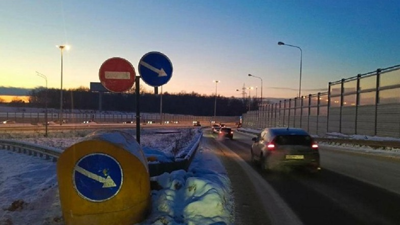 Специалисты «Мосавтодора» привели в порядок дорожные знаки в ряде округов