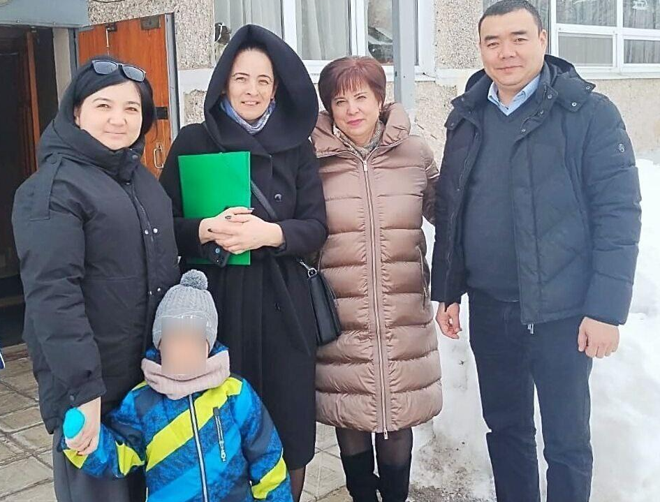 Сотрудники соцзащиты из Подольска помогли пятилетнему мальчику вернуться к родным в Кыргызстан