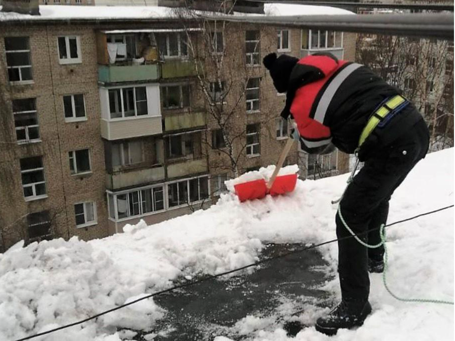 УК Шатуры напомнили правила очистки кровель от снега и сосулек