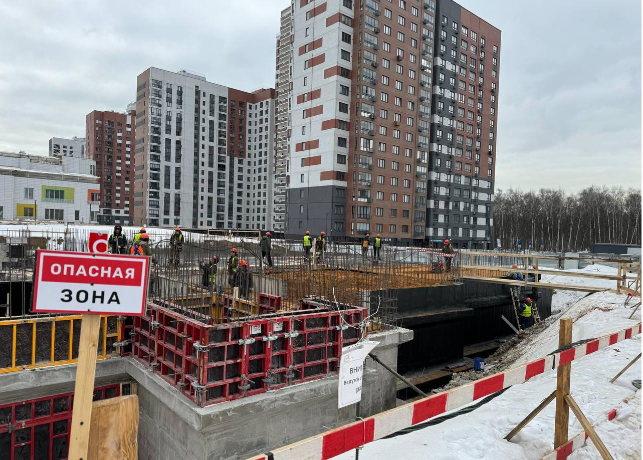 Одновременно строят и школу, и поликлинику, и детский сад на территории ЖК «Южная Битца»