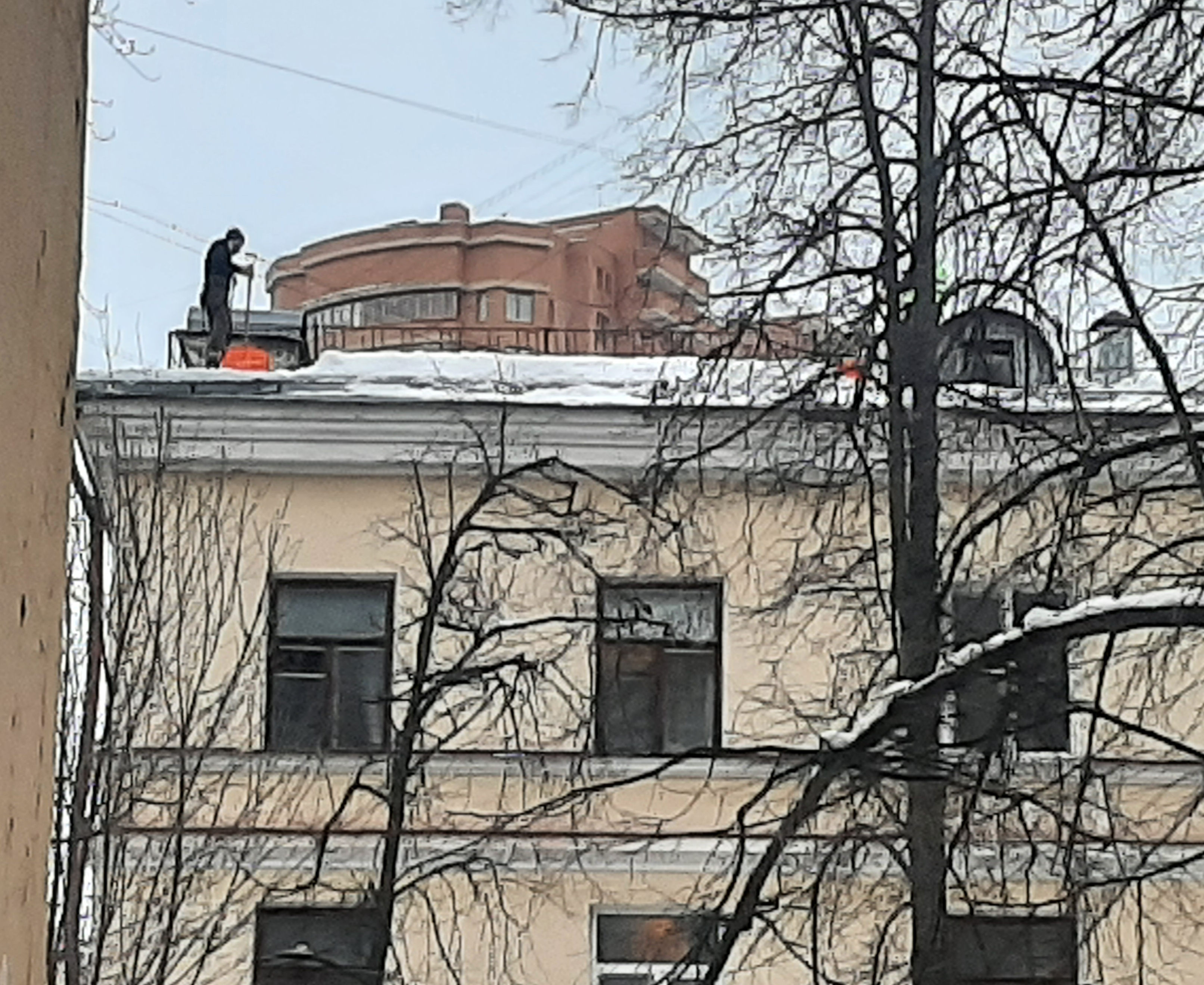 Коммунальщики Подмосковья отработали более 12,4 тыс задач по уборке снега за 3 дня