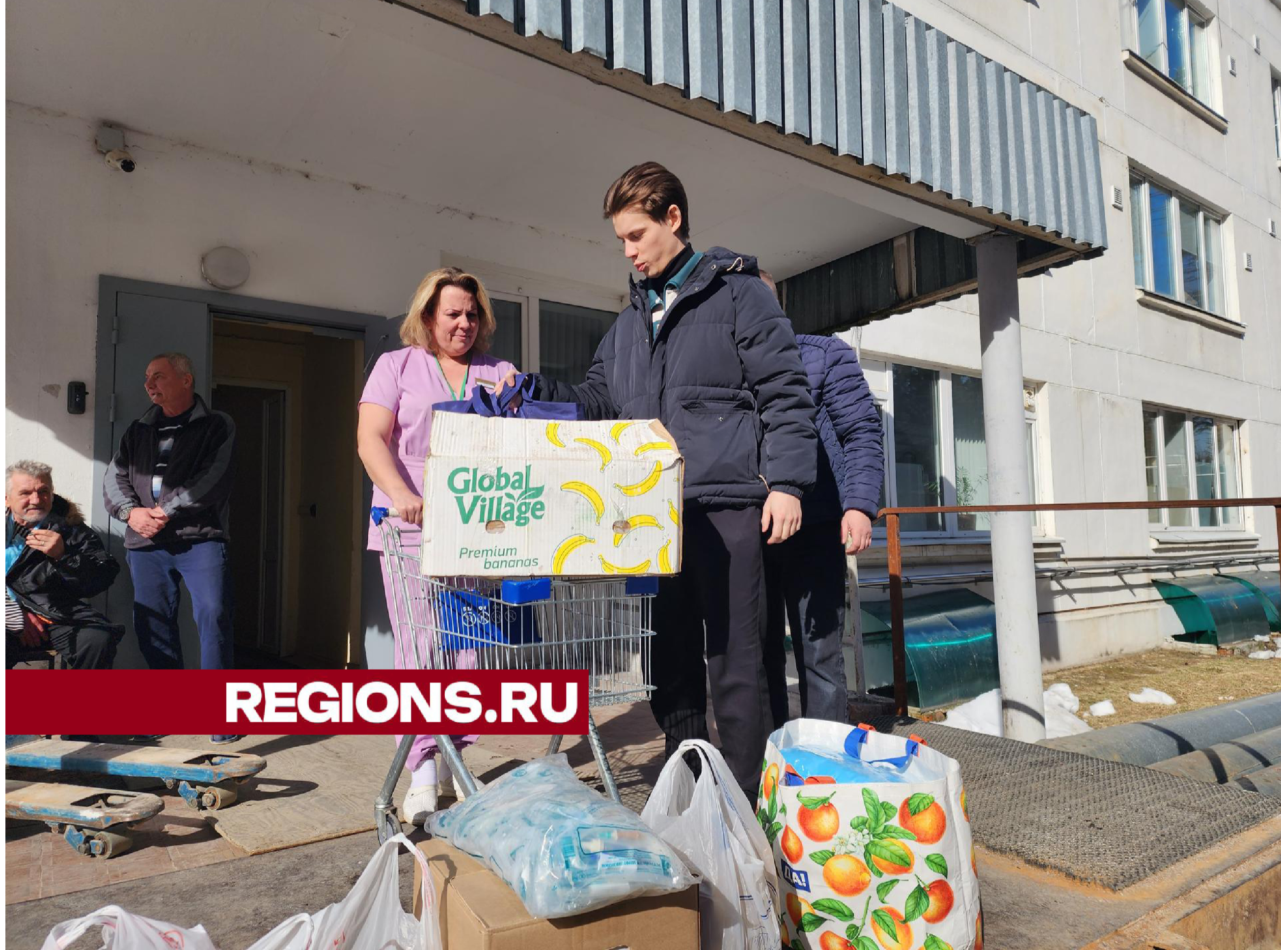 Прихожане ершовского храма испекли блины на Масленицу для раненых бойцов