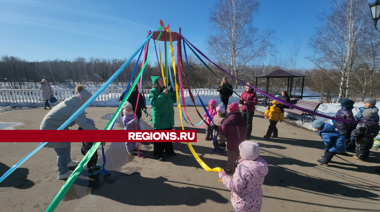 Масленичную карусель подготовили для детей в парке на улице Молодежной |  REGIONS.RU / Долгопрудный