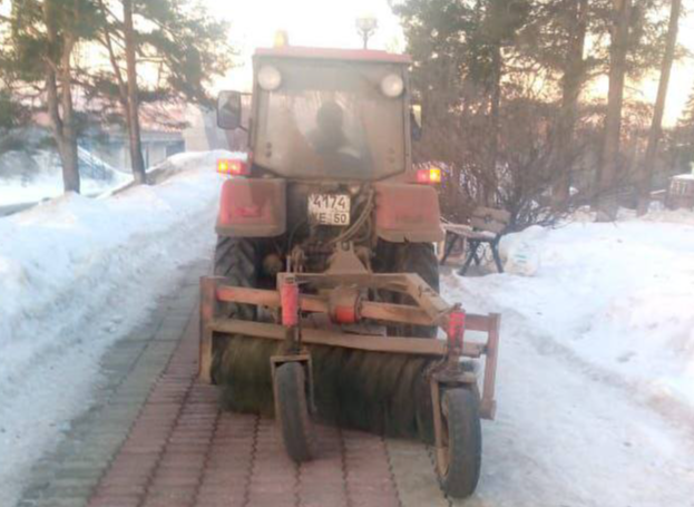 На уборку снега и наледи в округе вышли 74 единицы техники