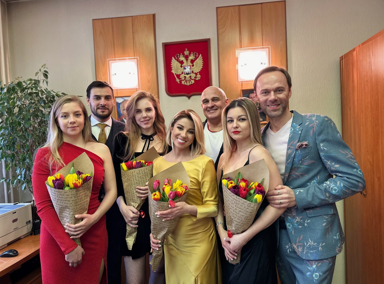 Сотрудниц Одинцовской Росгвардии поздравил «ZVездный Десант»