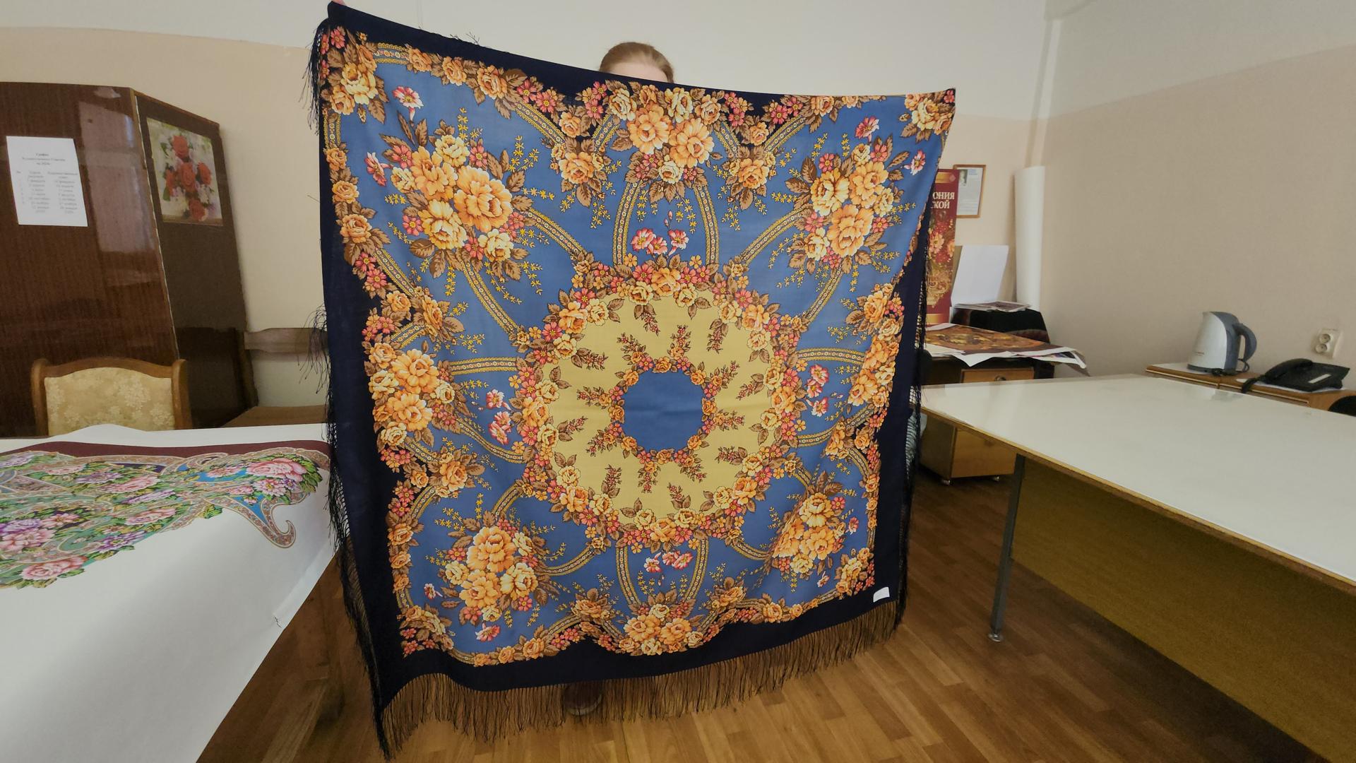 Жители Электрогорска теперь могут купить павловопосадские платки на маркетплейсах