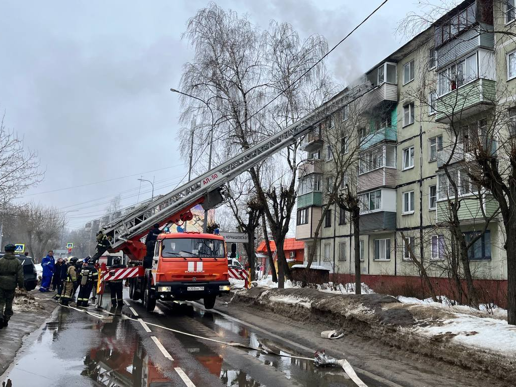 Пожарные ликвидировали открытое горение в доме в Серпухове | REGIONS.RU /  Серпухов