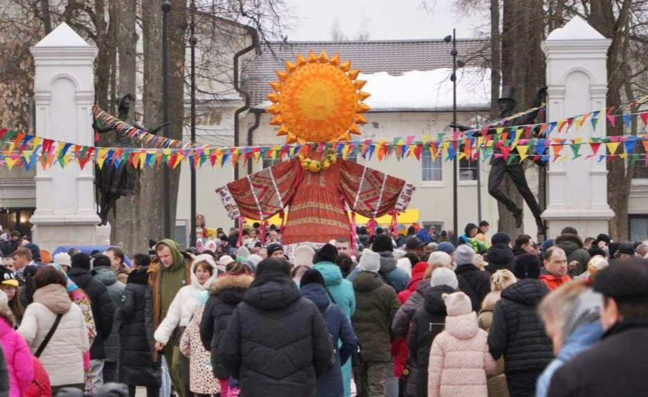 Праздничная неделя в Серпухове завершилась сожжением чучела Масленицы