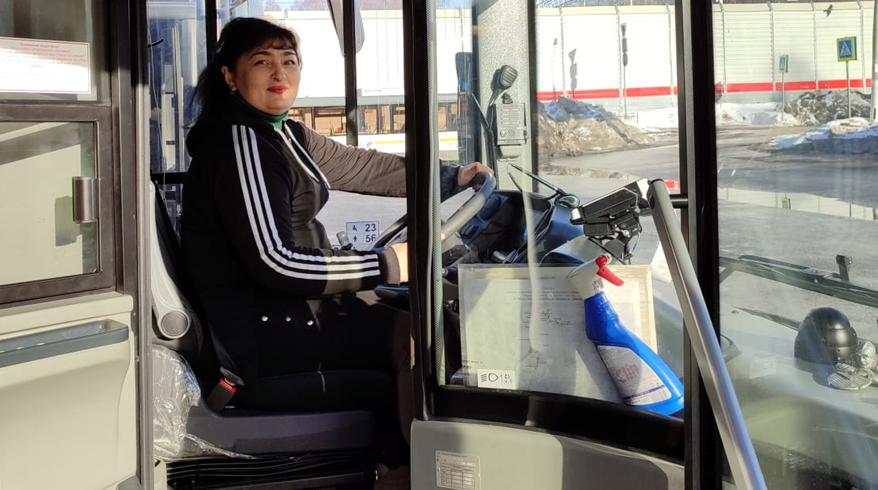 Руль в женских руках: водитель автобуса Римма Хачемизова рассказала о профессии, пассажирах и их молчаливых вызовах