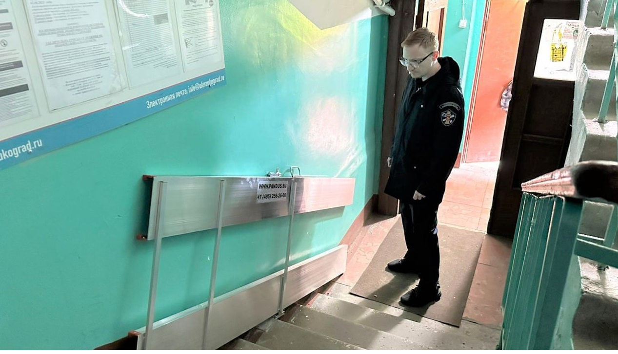 Жителям рассказали, как установить пандус в подъезде