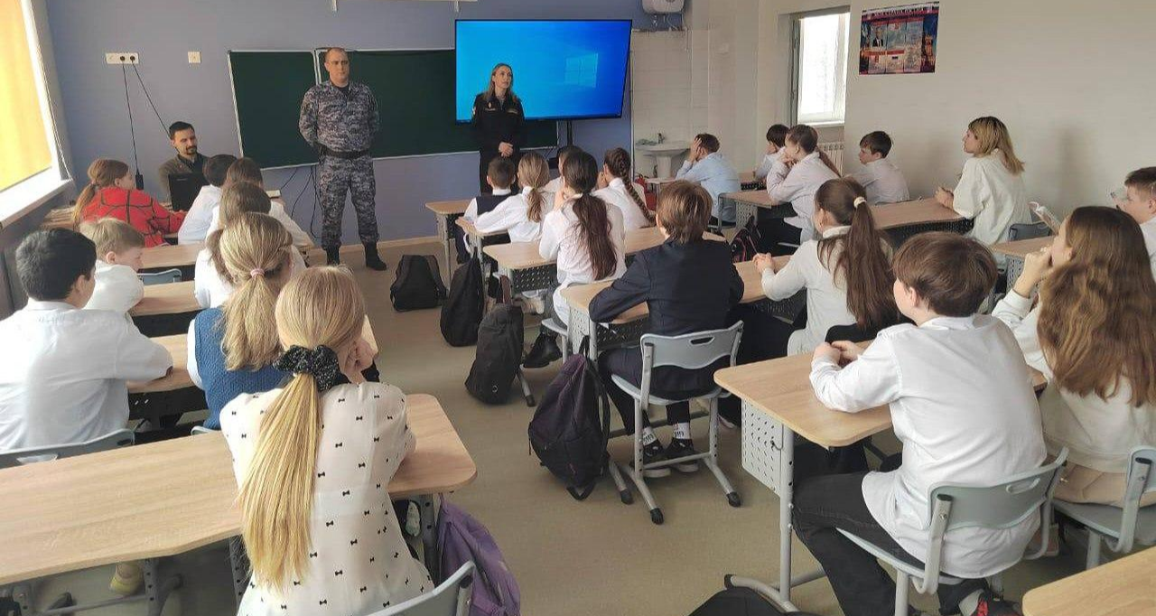 Школьникам рассказали историю создания Росгвардии