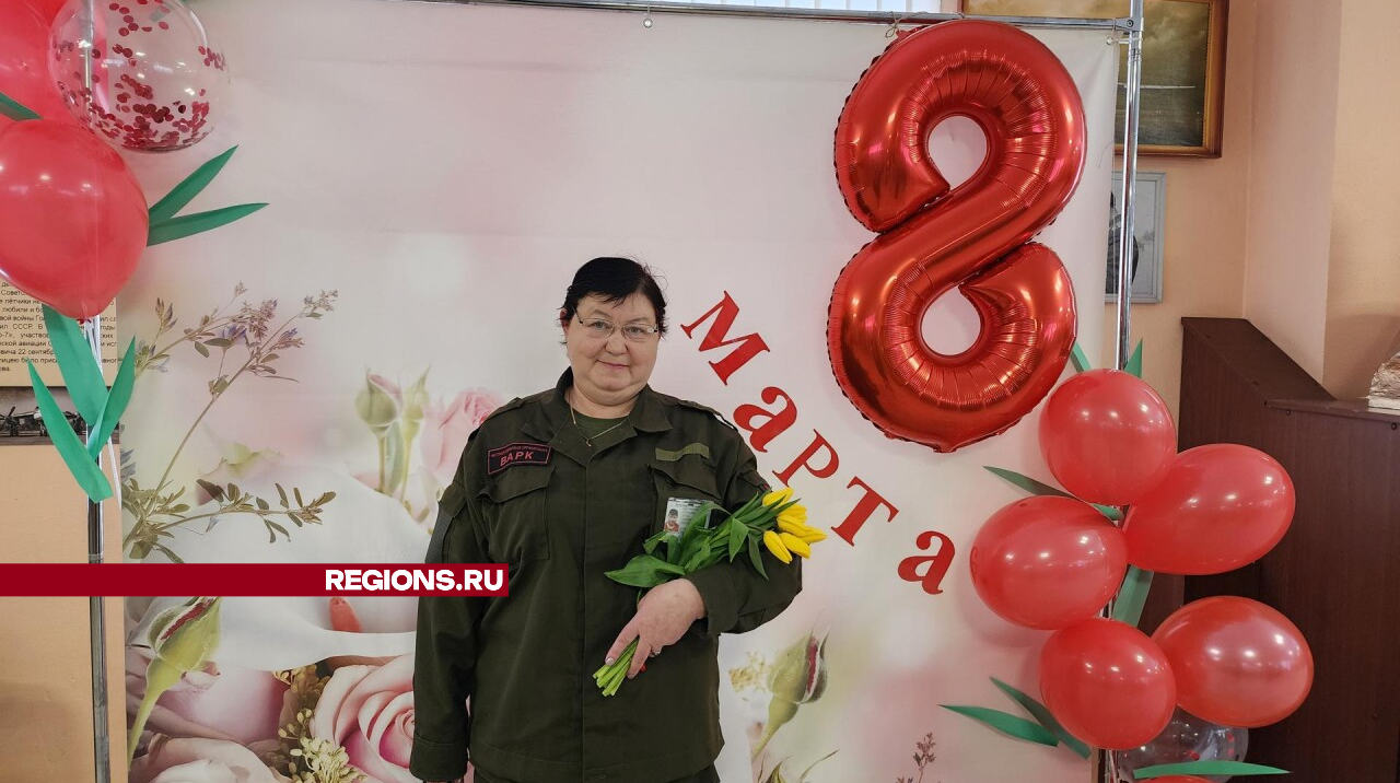 В Дзержинском поздравили с 8 Марта женщину необычной профессии