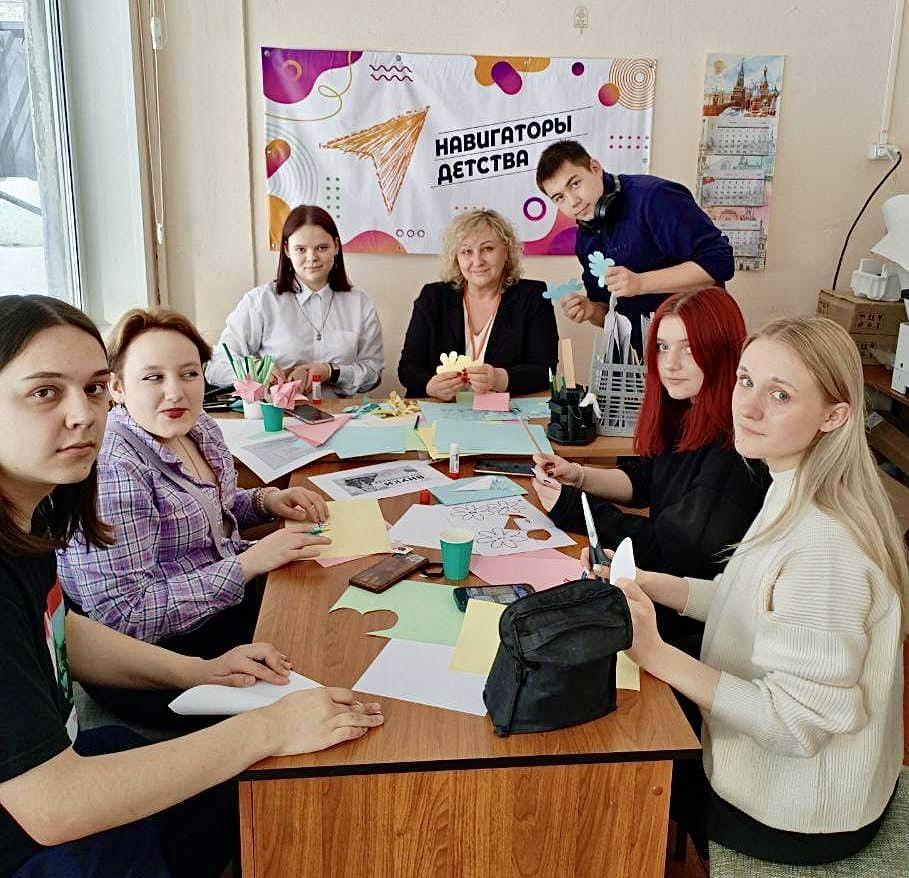 «Внуки по переписке»: Волоколамские школьники написали письма и отправили открытки пожилым людям