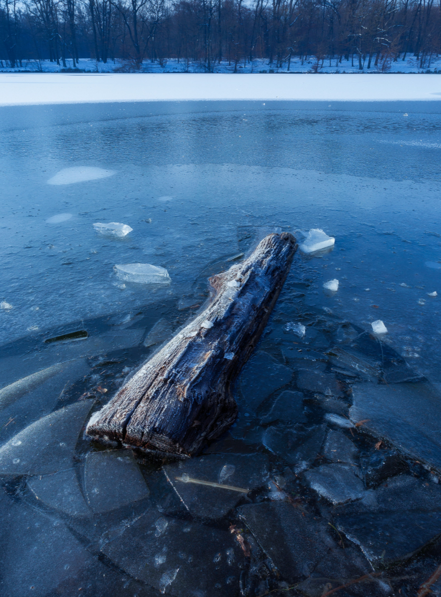 Безопасная толщина льда для автомобиля. Меры безопасности на зимней рыбалке. Озеро байкал вода. Безопасная толщина льда для группы людей. Безопасная толщина льда для человека.