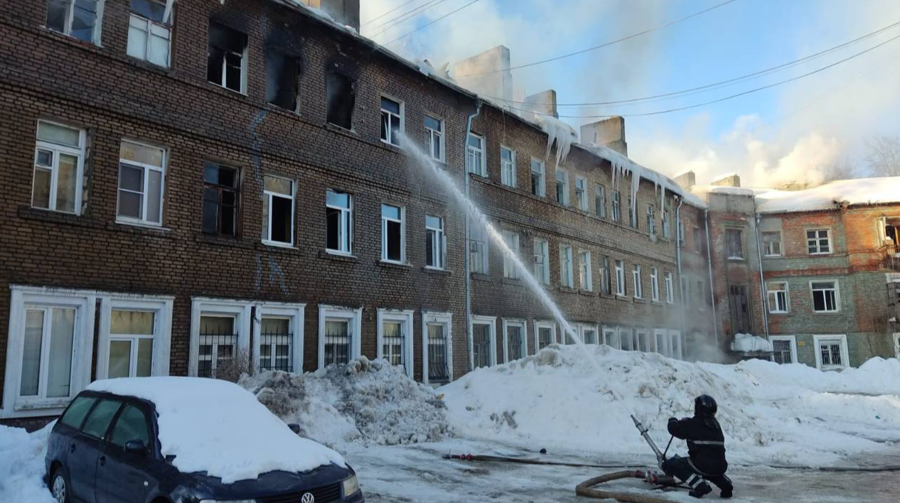 Квартиры загорелись на двух этажах в расселенном доме в Пушкино утром в  воскресенье | REGIONS.RU / Пушкино