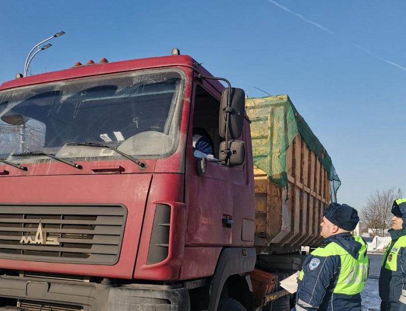 В Рузе нелегальные возчики мусора испугались при виде экоинспекторов и убежали, оставив грузовики