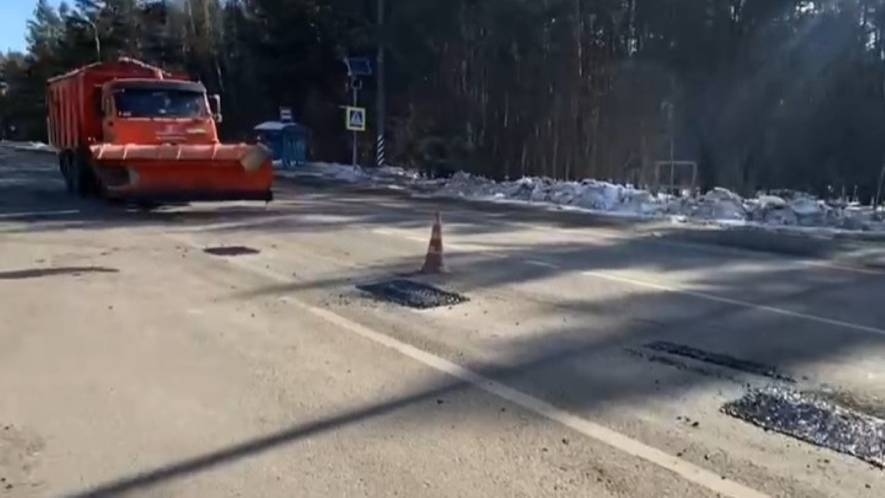 Более десятка ям на дорогах починили в Чехове и округе за выходные