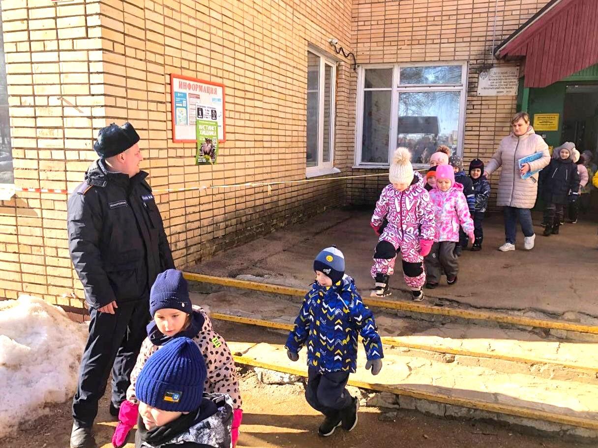 Подмосковные спасатели стали участниками общеобластной тренировки по эвакуации