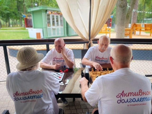 Волонтеры серебряного возраста в Раменском помогают бойцам СВО и ведут занятия для всех желающих