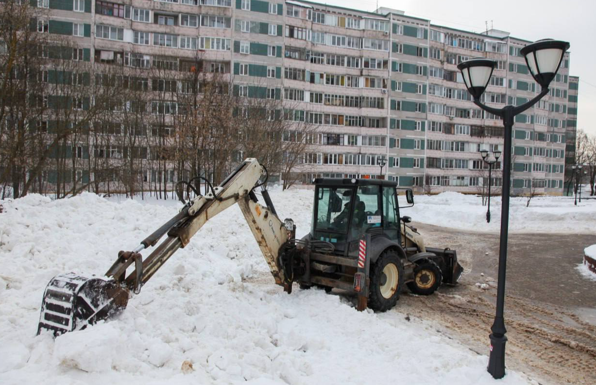 Жителям назвали адреса, по которым коммунальщики продолжат уборку снега во  вторник | REGIONS.RU / Сергиев Посад