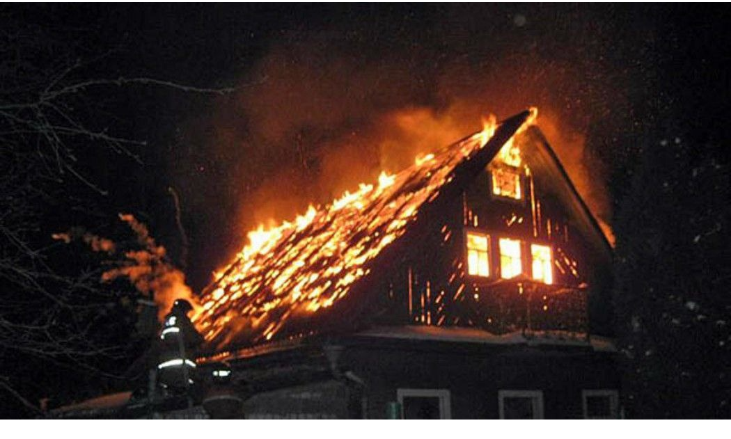 Около часа понадобилось огнеборцам, чтобы ликвидировать пожар в частном доме