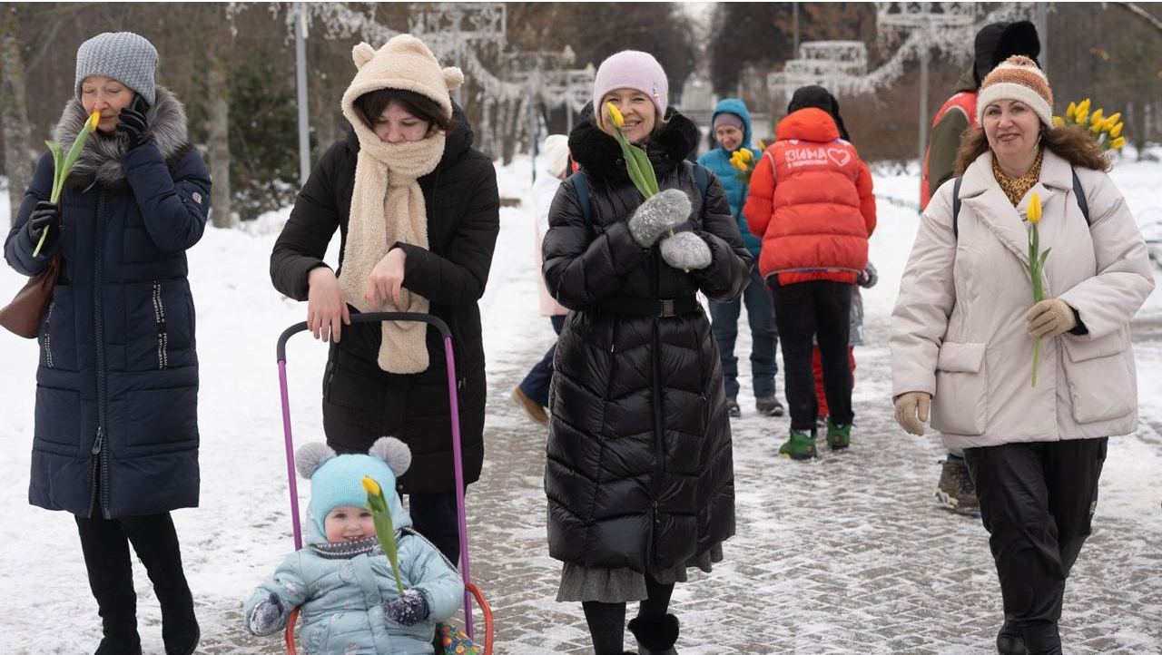 Выставка рисунков, праздничный концерт и фотовыставка: афиша мероприятий в парке в Международный женский день