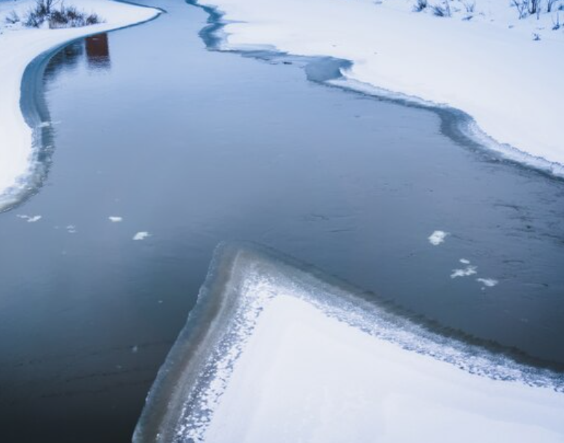 На Истринском водохранилище снизили уровень воды перед паводком