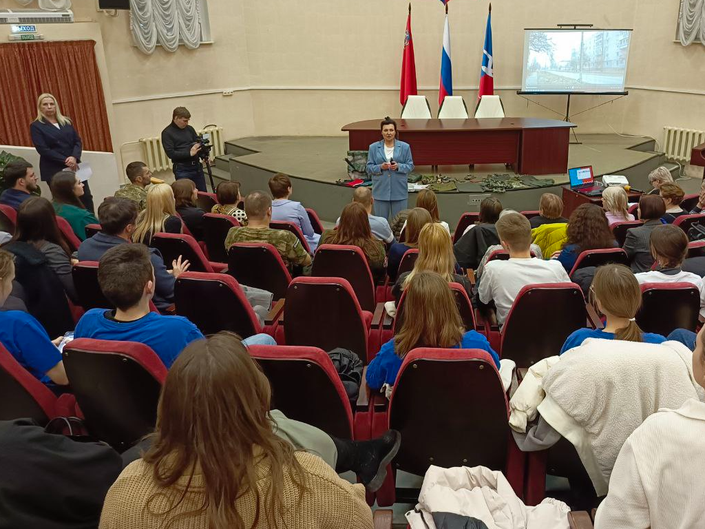 Анна Кротова встретилась с бойцами СВО и волонтерами