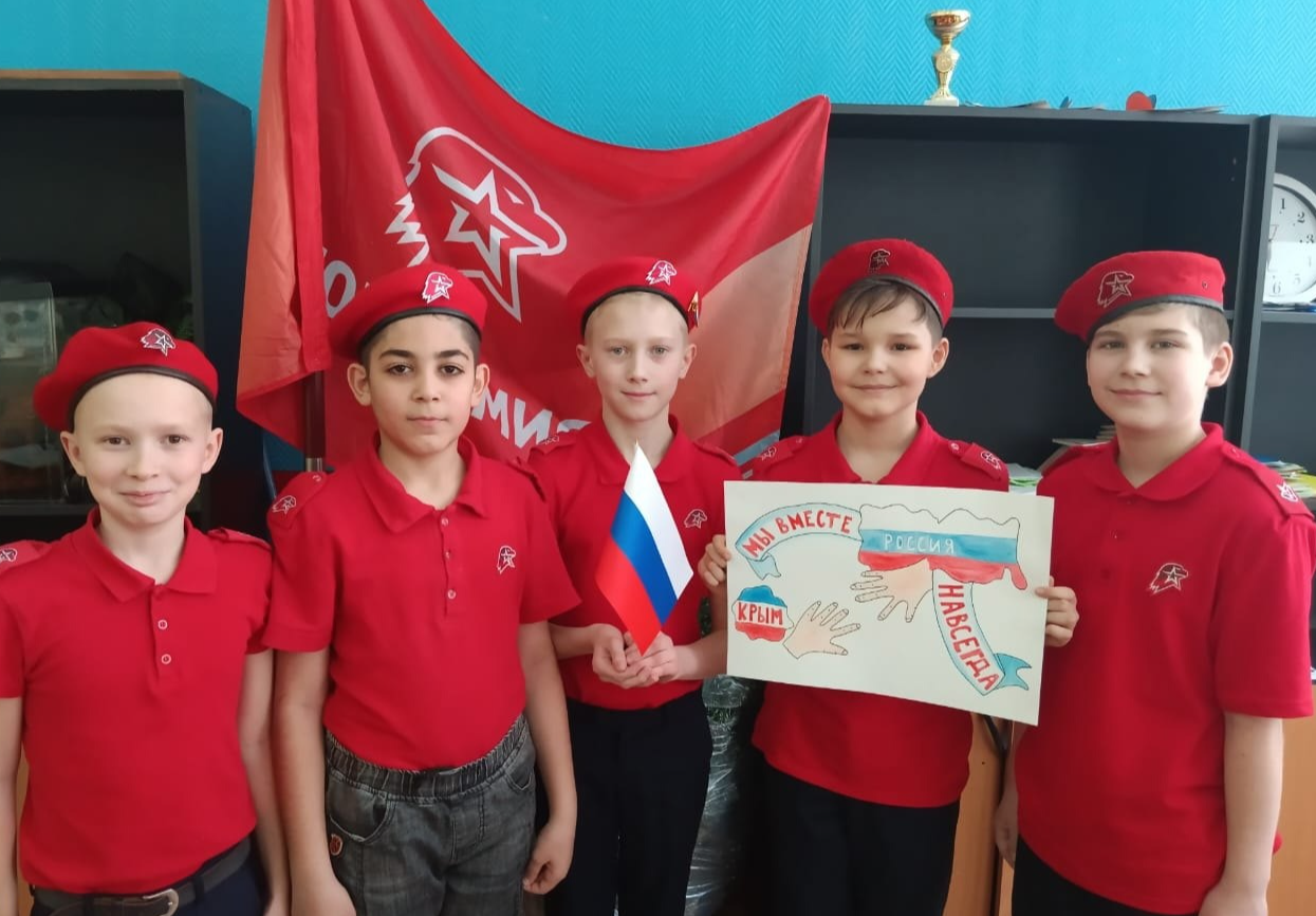«Десять лет в родной гавани»: в школах округа отметили дату воссоединения Крыма с Россией